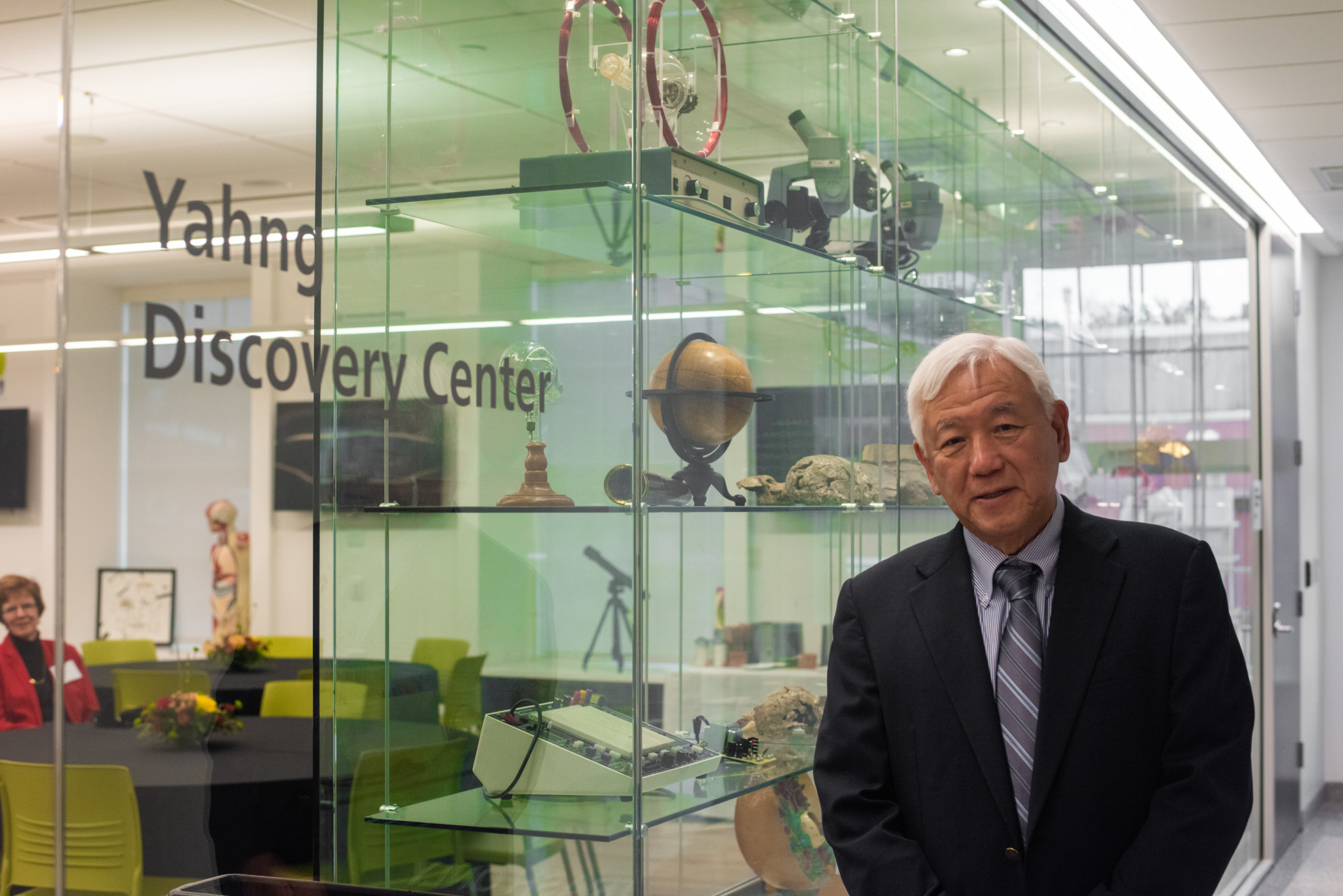 Professor Yahng in front of the Yahng discovery center