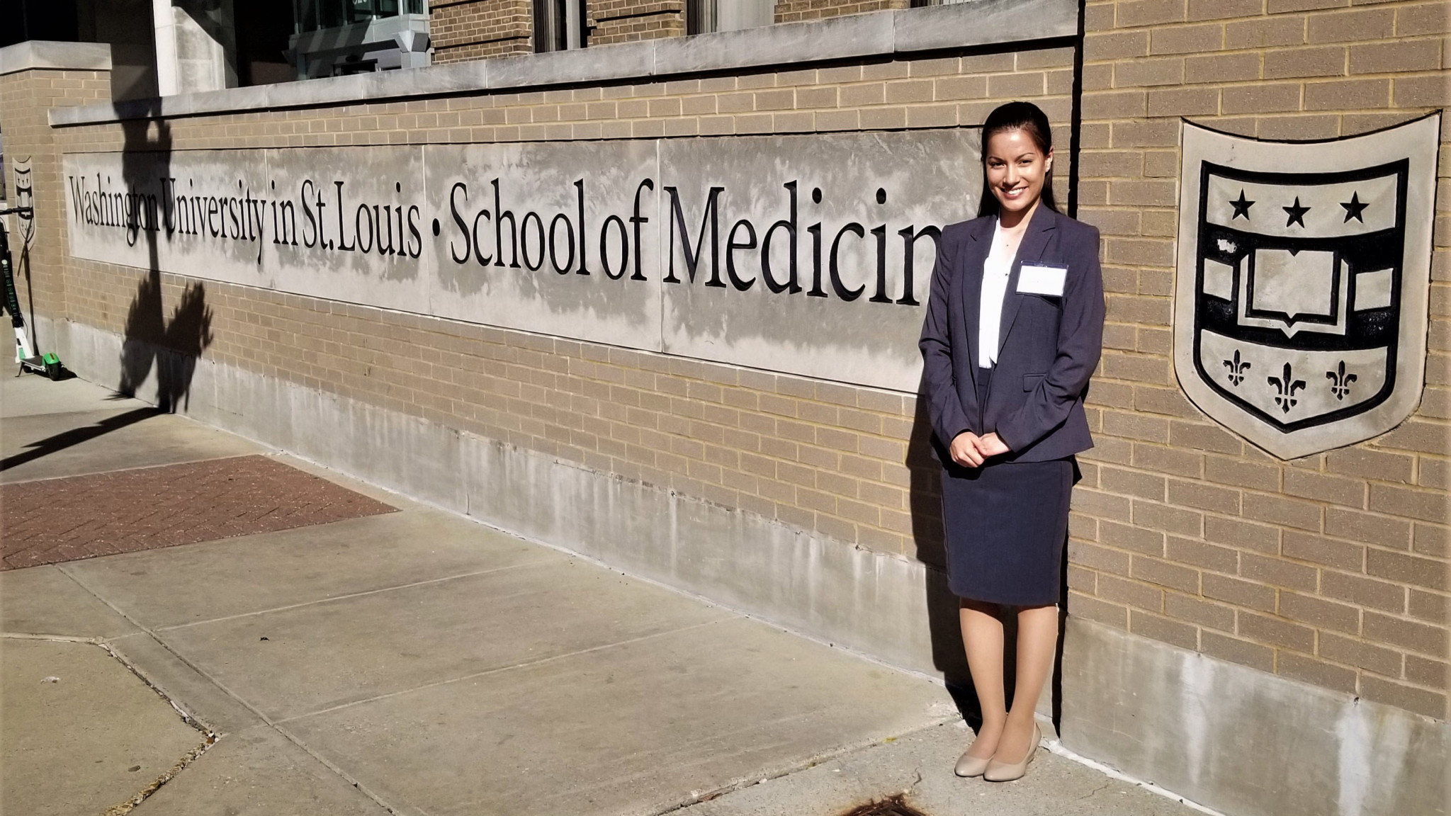 Jennifer Bentz in front of University of St. Louis School of Medicine building